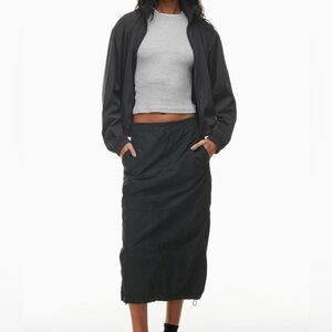 EUC Aritzia TNA Cinchable Bubble Hem Parachute Midi Skirt in Black size US6